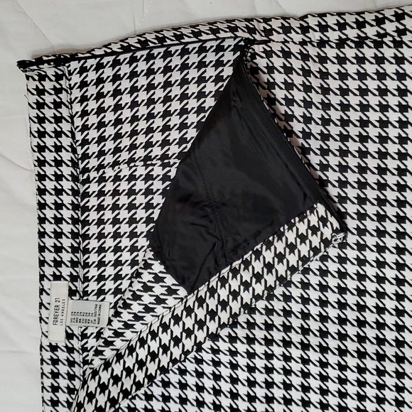 FOREVER 21 Printed Mini skirt L NWOT❤ black/white - Picture 5 of 7